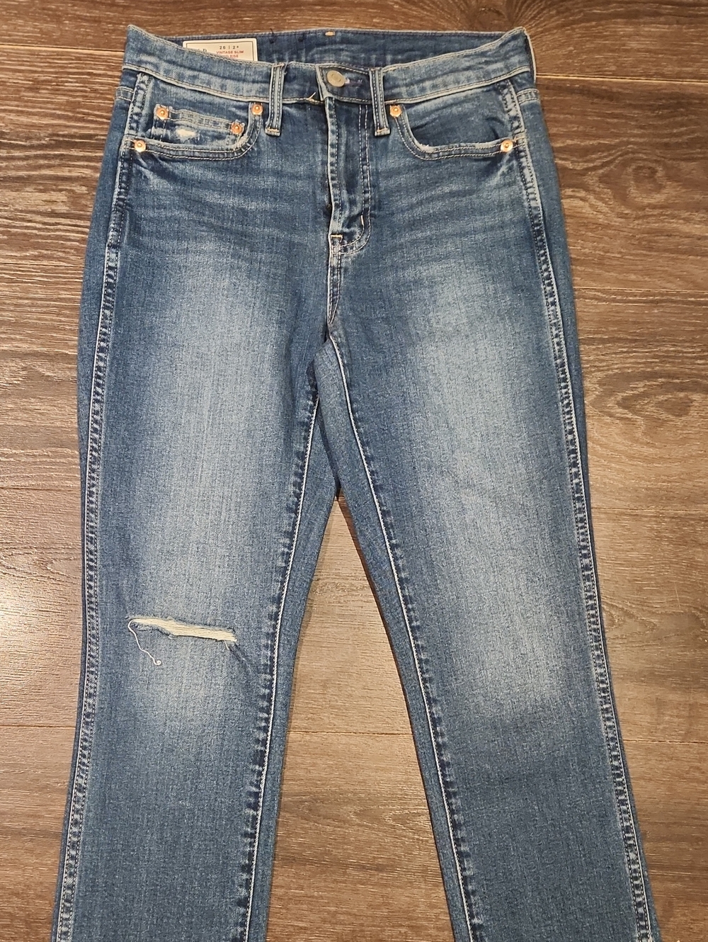 ❤️ NWOT! GAP VINTAGE SLIM MID-RISE JEANS, DISTRESSED, RAW SPLIT HEM, 2S 26 SHORT - Picture 3 of 9